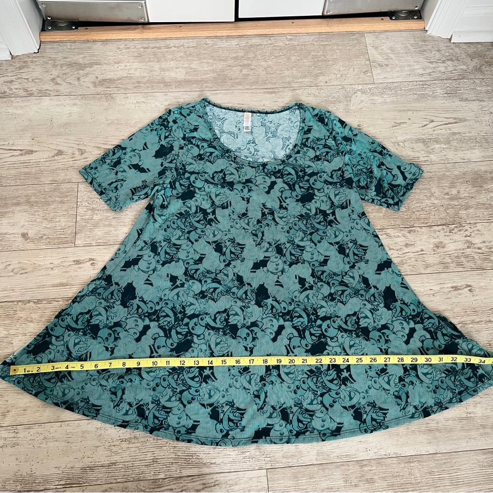 LuLaRoe Disney Olaf Teal and Black Patterned Top Adorable EUC!